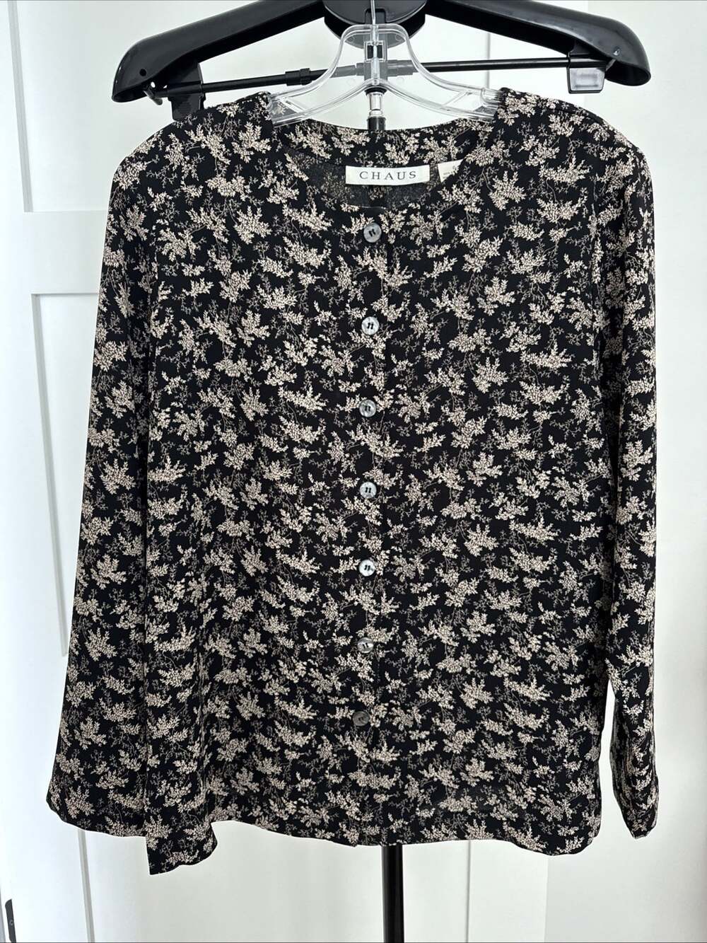 chaus womens tops Floral Long Sleeve Button Up Size 6 Round Neckline
